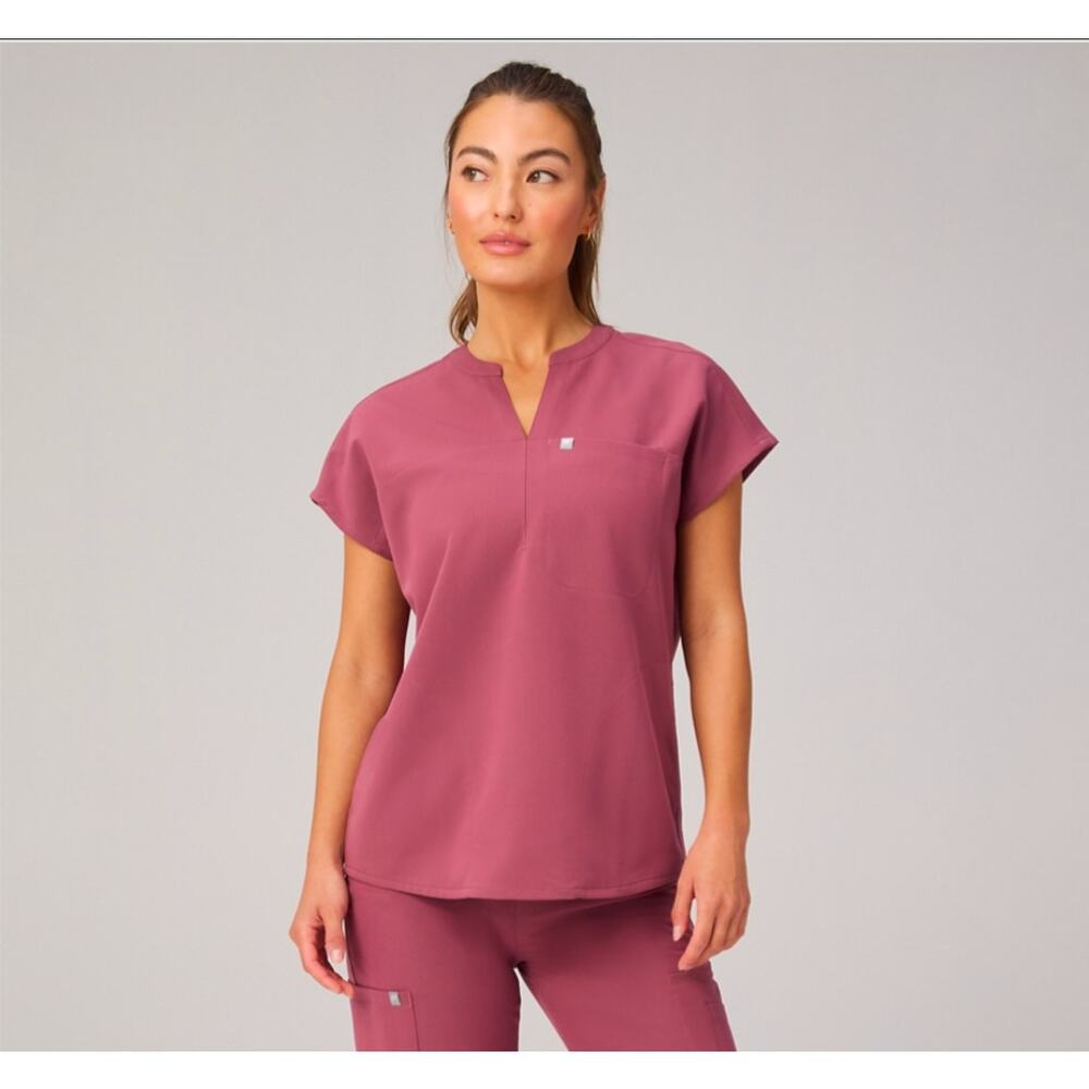 Fabletics Evolve Oversized Pink Scrub Top Small